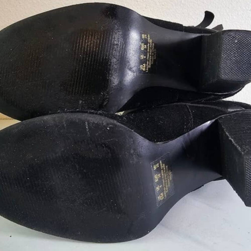 Carlos Black Leather Booties- Women's Size 8.5- Estimated Retail- $99 - Picture 6 of 7